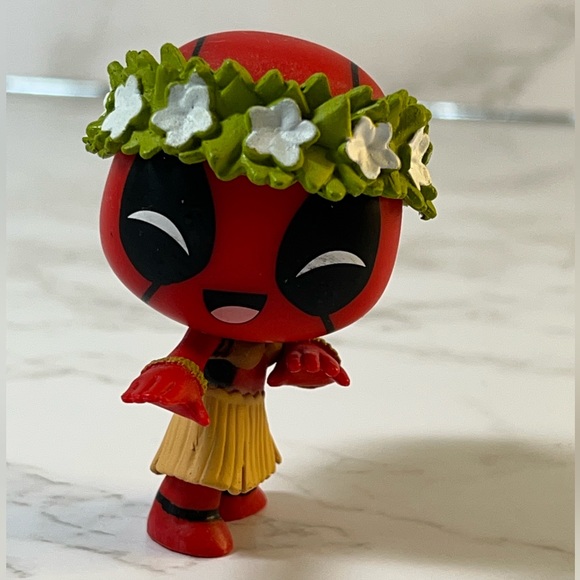 Super Rare Mystery Mini Funko Deadpool Hula Dancer Target Exclusive Bobble Head - Picture 3 of 14